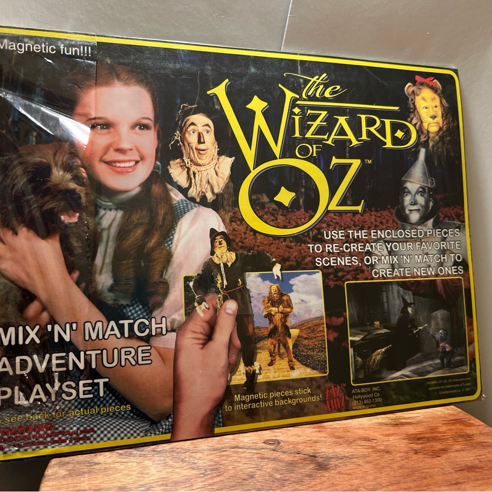 NWOT  Wizard of Oz Magnetic Playset